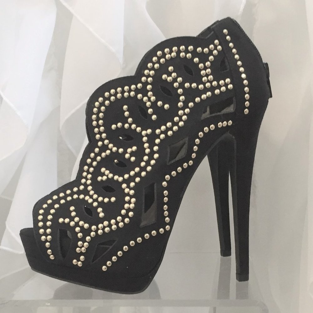 SHOW STOPPER  Jasleen Platform Stilletto  Gold Studs
